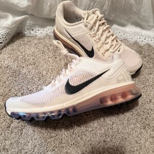 Nike Air Max 2013 Men’s size 7 Women’s 8.5